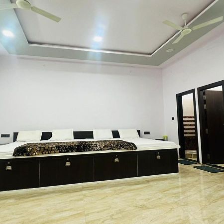 Hotel Rudra Residency Near Railway Station มถุรา ภายนอก รูปภาพ