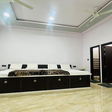 Hotel Rudra Residency Near Railway Station มถุรา ภายนอก รูปภาพ