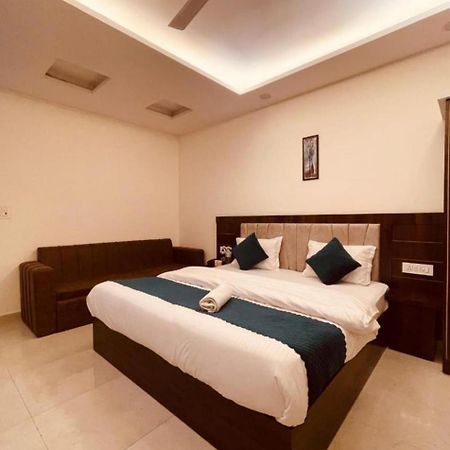 Hotel Rudra Residency Near Railway Station มถุรา ภายนอก รูปภาพ