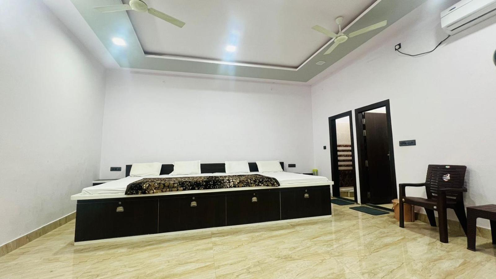 Hotel Rudra Residency Near Railway Station มถุรา ภายนอก รูปภาพ