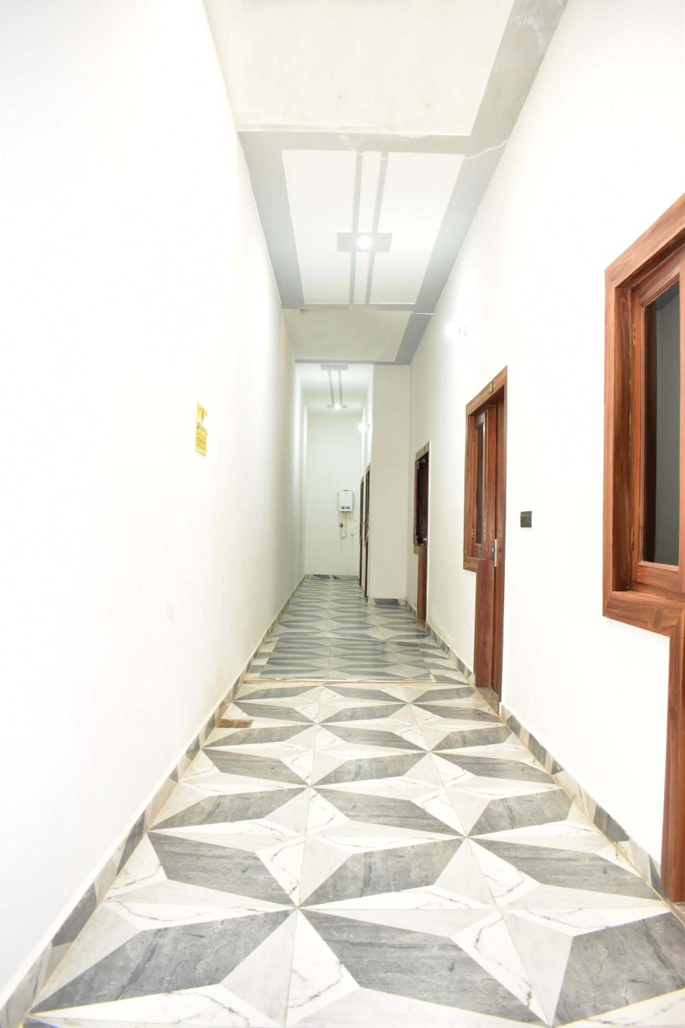 Hotel Rudra Residency Near Railway Station มถุรา ภายนอก รูปภาพ