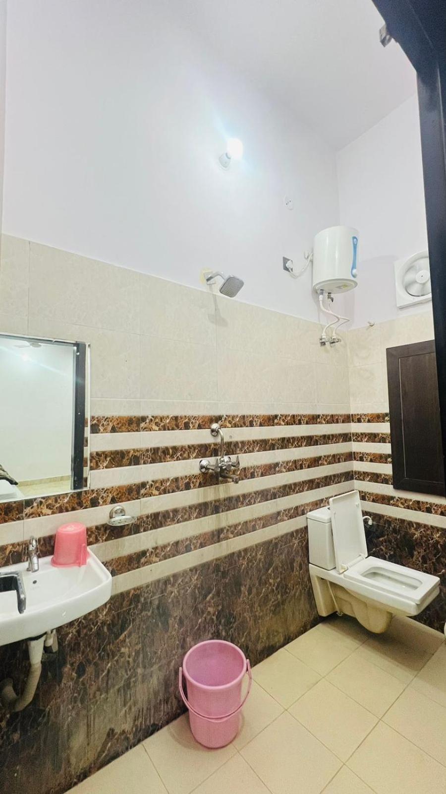 Hotel Rudra Inn , Near Railway And Bus Station , Shree Krishna Janambhoomi At 6 Min Distance , Free Parking มถุรา ภายนอก รูปภาพ