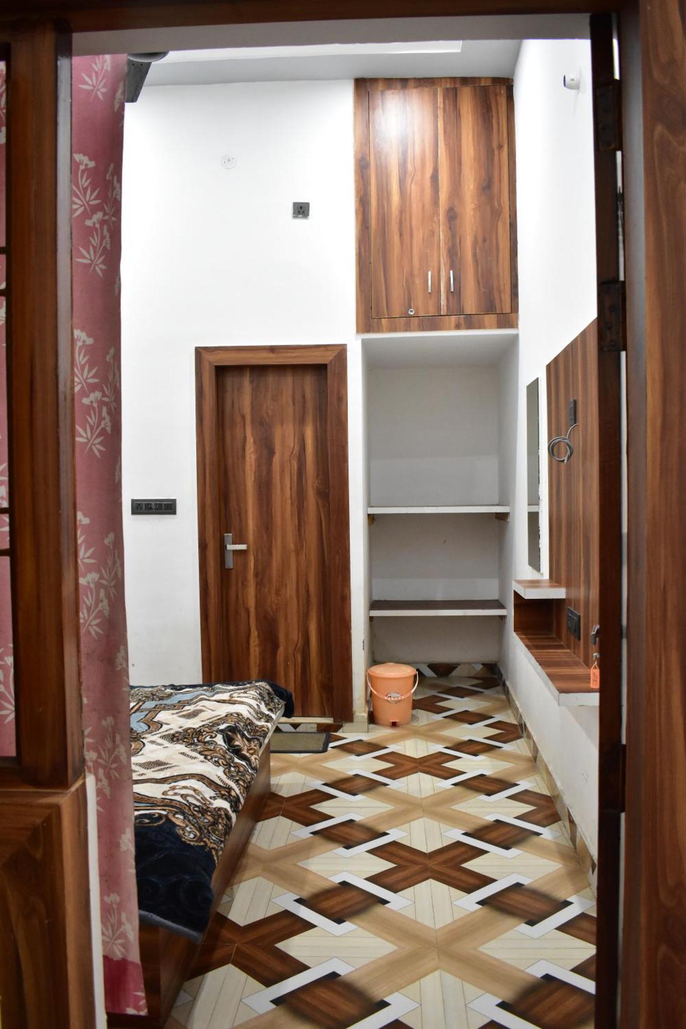 Hotel Rudra Residency Near Railway Station มถุรา ภายนอก รูปภาพ