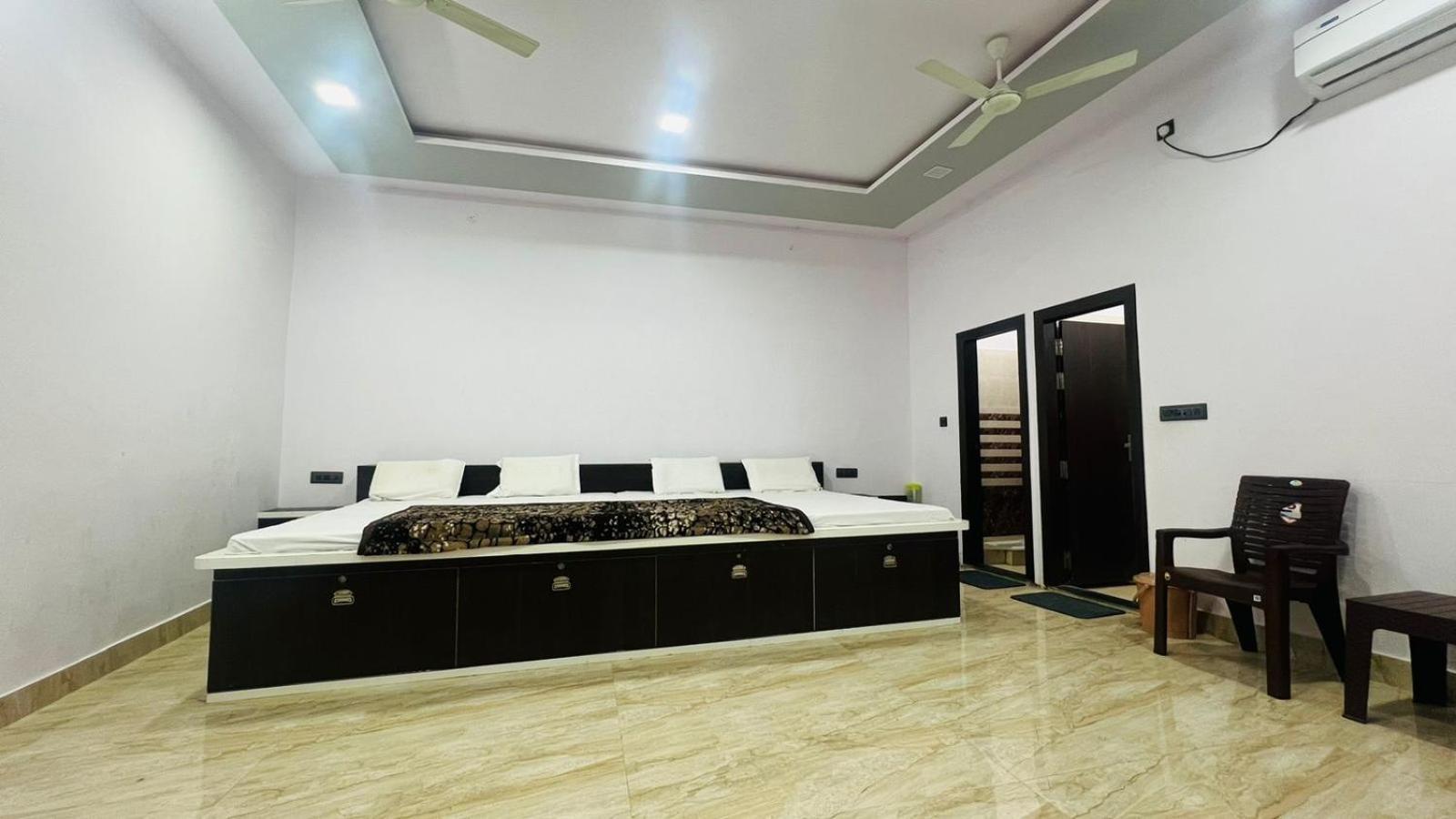 Hotel Rudra Residency Near Railway Station มถุรา ภายนอก รูปภาพ
