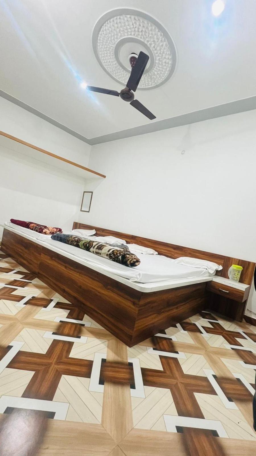 Hotel Rudra Inn , Near Railway And Bus Station , Shree Krishna Janambhoomi At 6 Min Distance , Free Parking มถุรา ภายนอก รูปภาพ