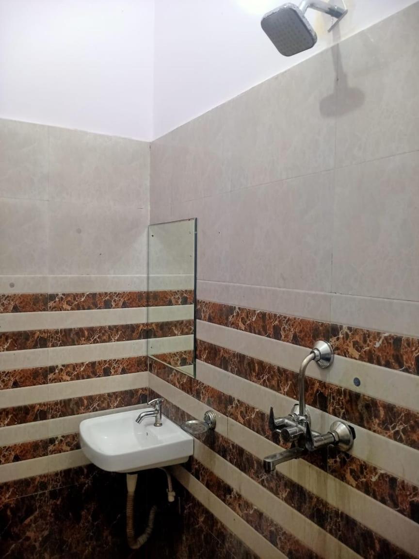 Hotel Rudra Residency Near Railway Station มถุรา ภายนอก รูปภาพ